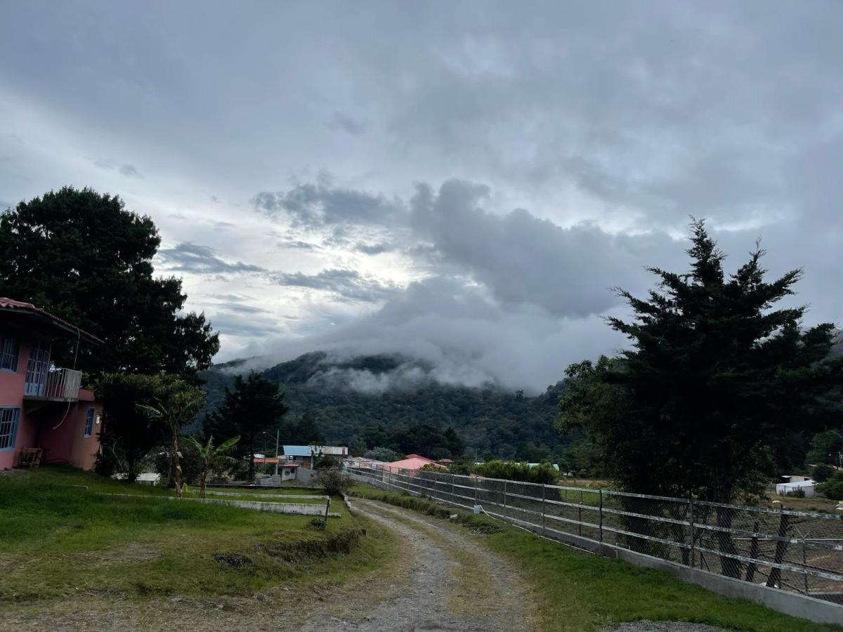 Cabanas Mountain View Volcán 外观 照片